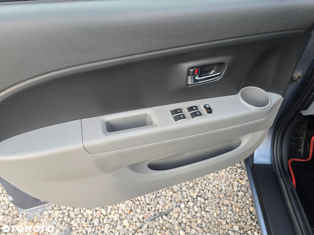 Daihatsu Sirion - 20