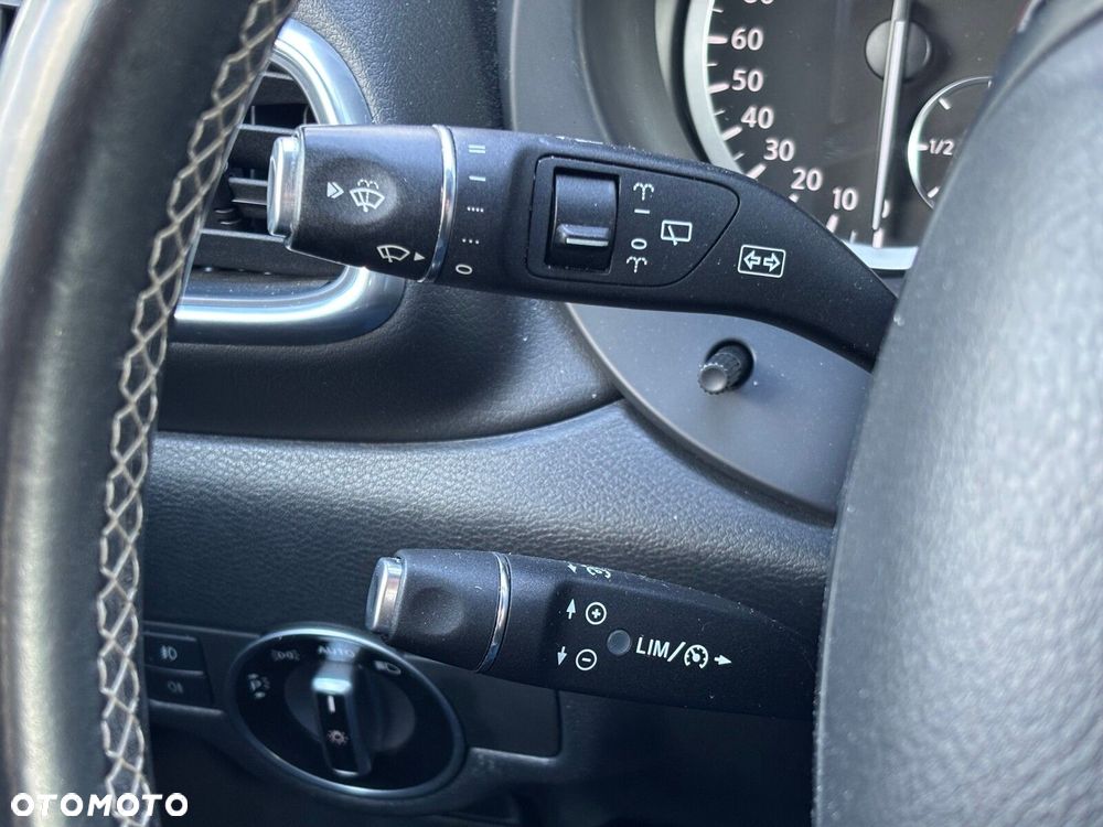 Infiniti Q30 - 25