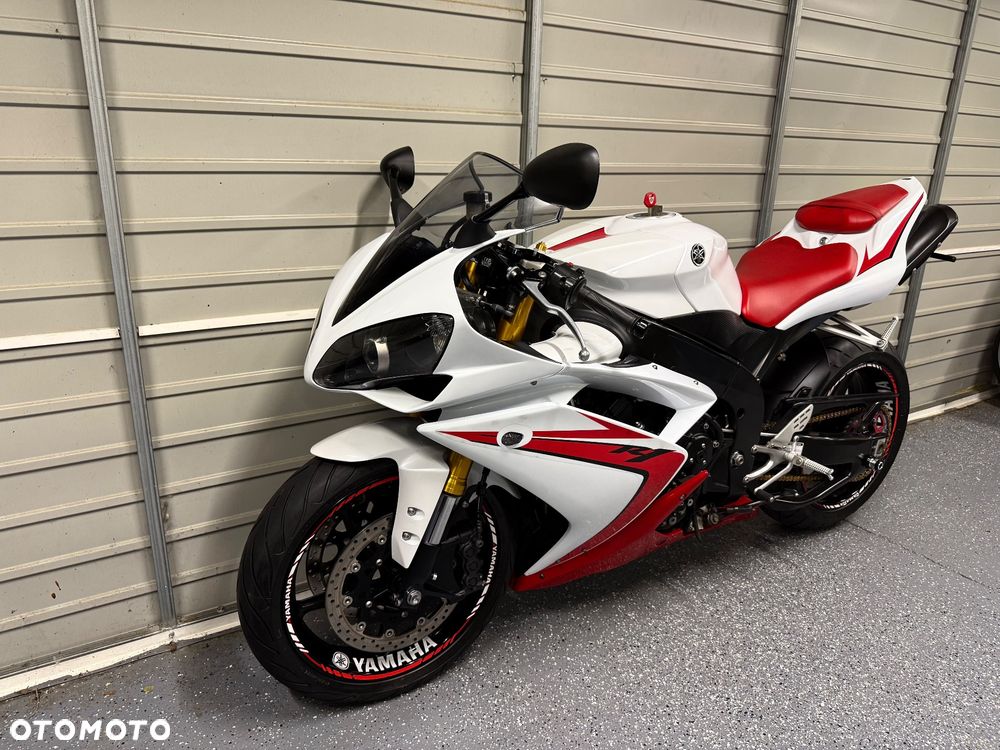 Yamaha R1 - 13