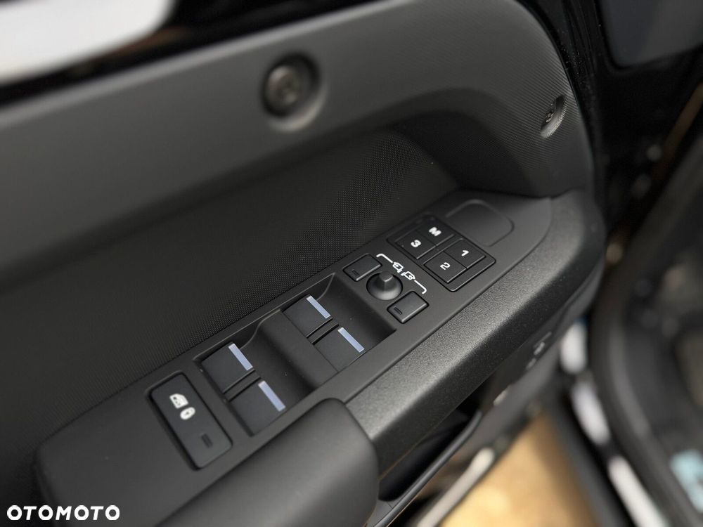 Land Rover Defender - 7