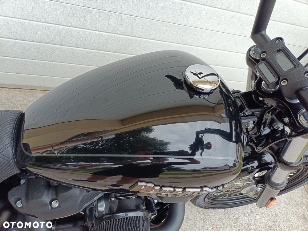 Harley-Davidson Softail Street Bob - 16
