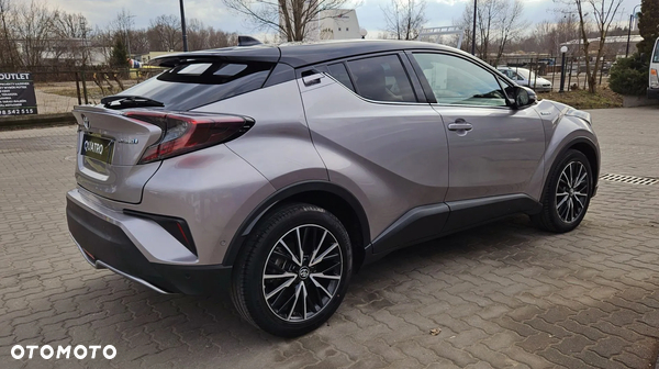 Toyota C-HR Hybrid Style Selection