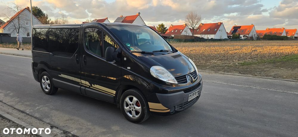 Renault Trafic Grand Passenger Black Edition - 1