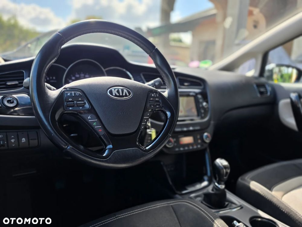 Kia Ceed - 36