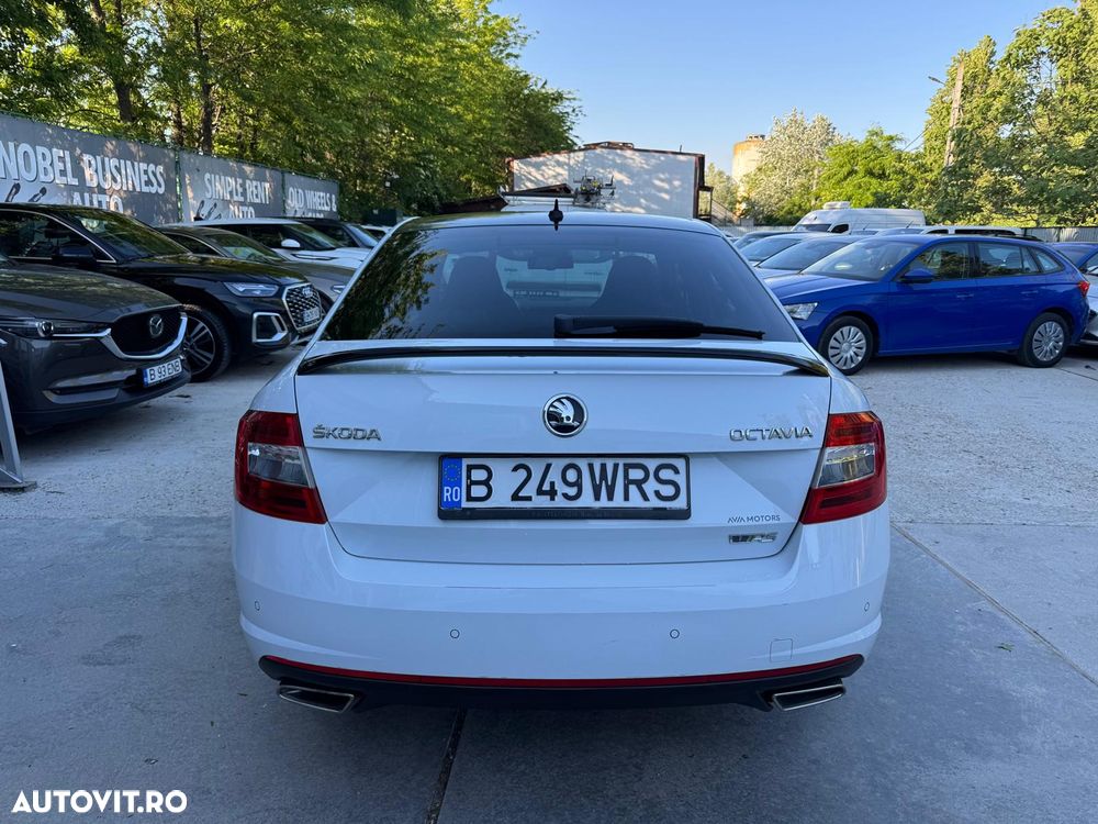 Skoda Octavia 2.0 TDI DSG RS - 21