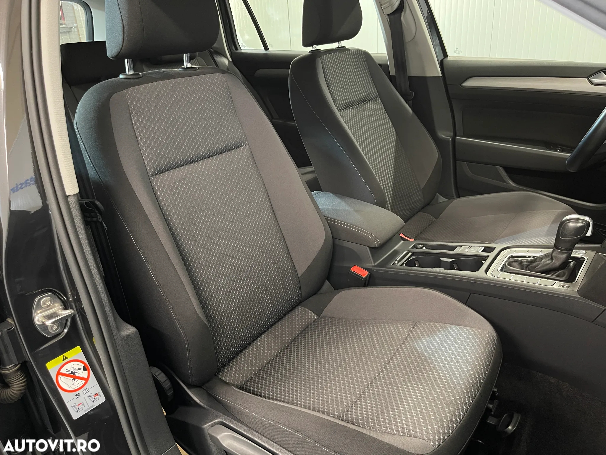 Volkswagen Passat Variant 2.0 TDI DSG Advance - 9