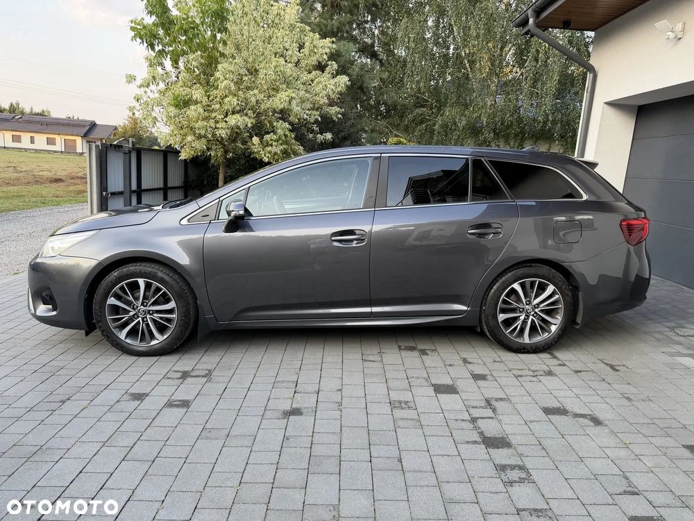 Toyota Avensis 1.8 Premium MS - 15