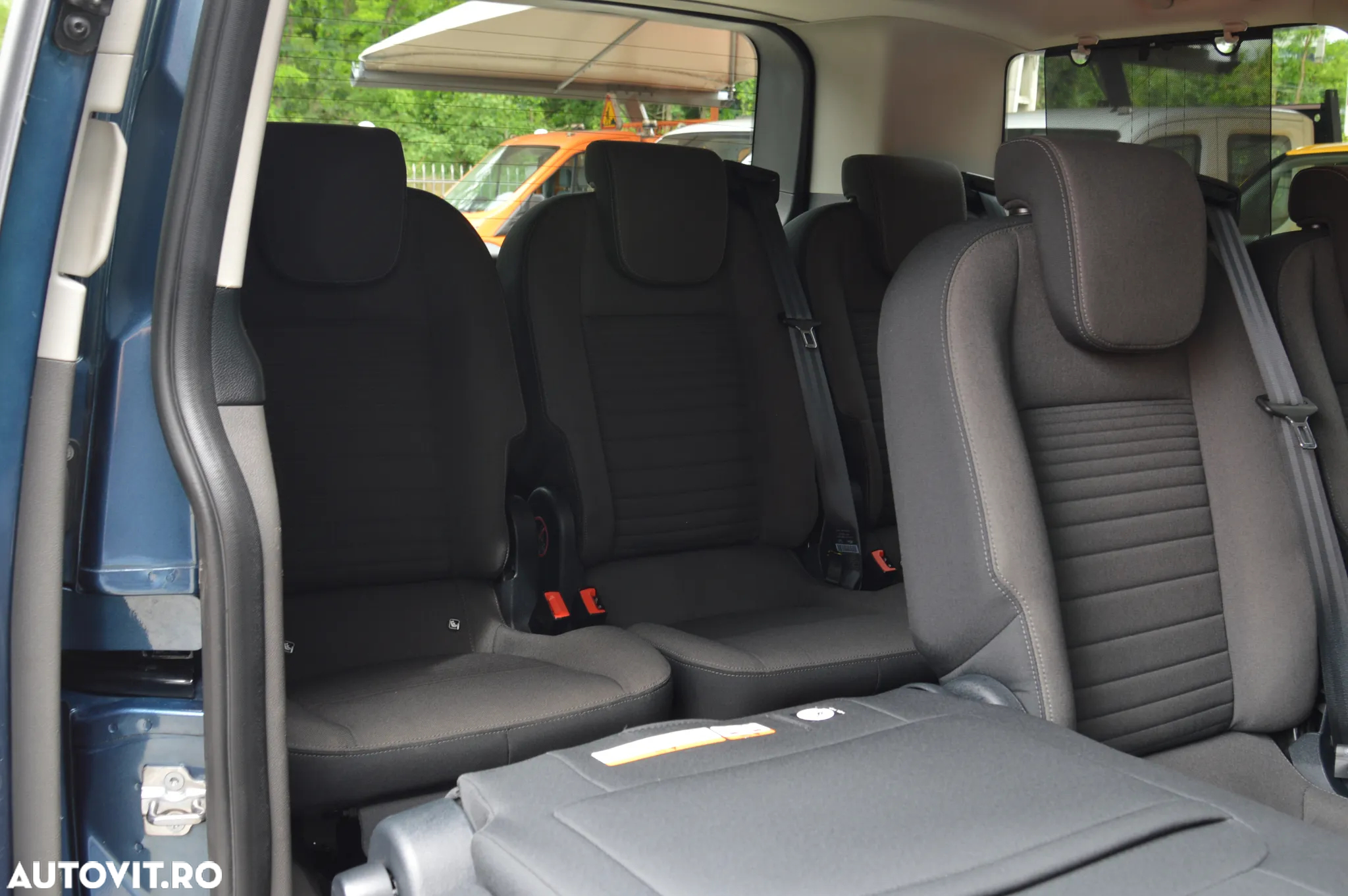 Ford Tourneo Custom Bus 320 2.0 EcoBlue 130 CP L1H1 Titanium - 13