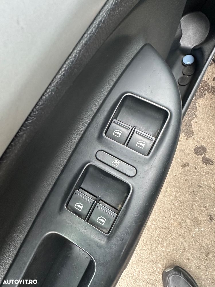 Skoda Octavia Combi 2.0 TDI CR DPF RS - 12