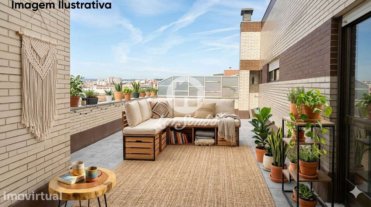 Apartamento T3 com terraço a 200m da praia da Póvoa