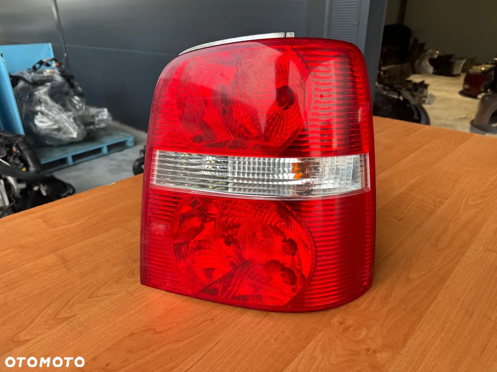 Lampa tylna prawa Vw touran I Europa 1t0945096f