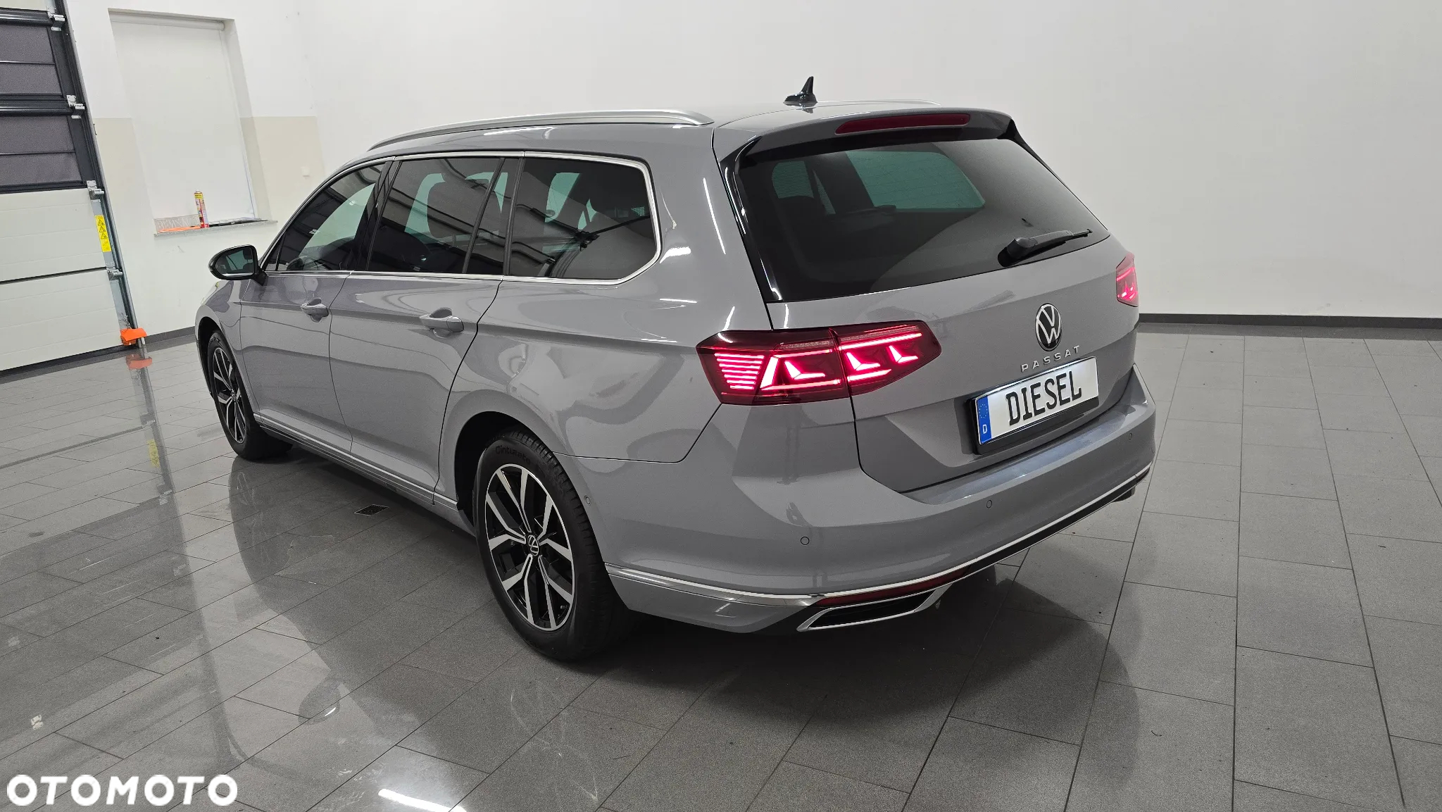 Volkswagen Passat 2.0 TDI SCR R-Line DSG - 4