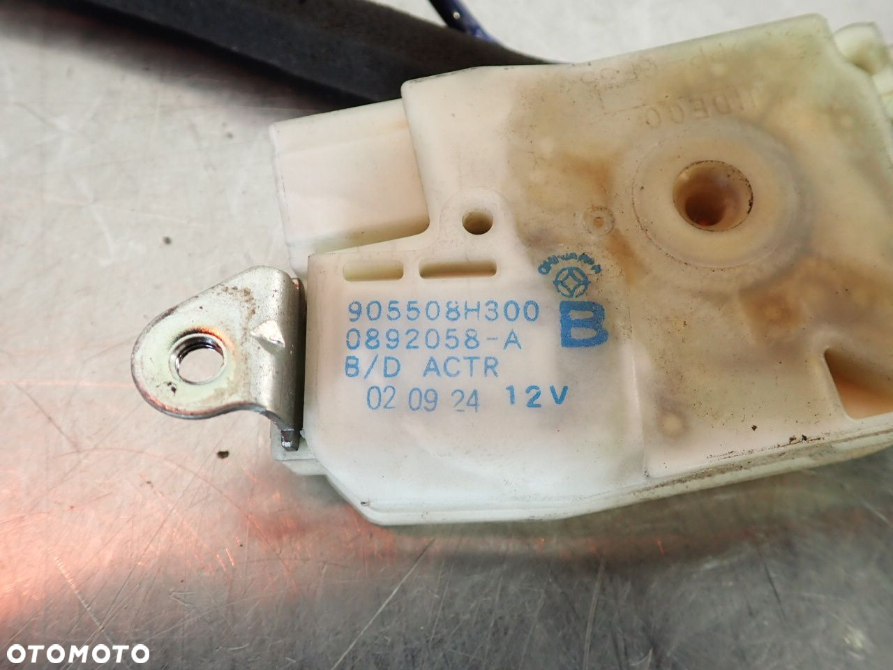 ZAMEK KLAPY BAGAŻNIKA NISSAN X-TRAIL I 905508H300 - 4