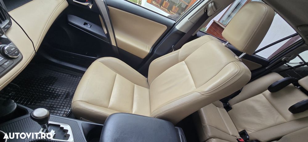 Toyota RAV4 2.2 D-4CAT 4WD Aut Luxury 18" - 26