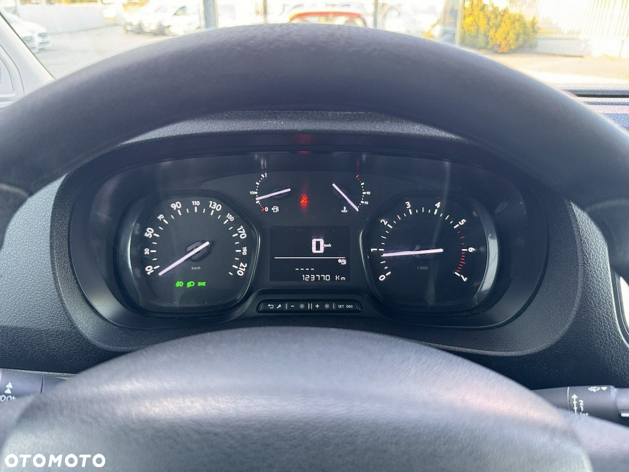 Opel Vivaro - 24