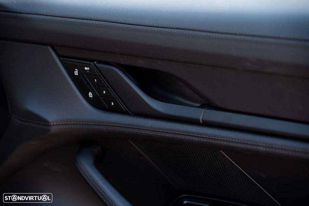 Porsche Taycan Turbo — fotografia 7