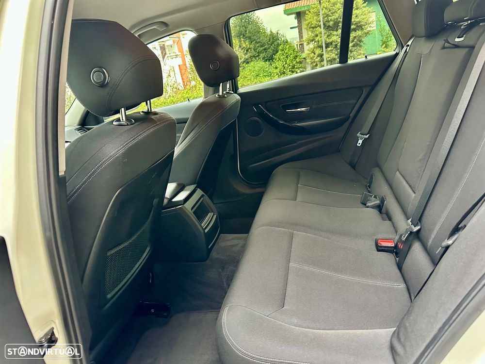 BMW 318 d Touring Auto Line Sport - 25