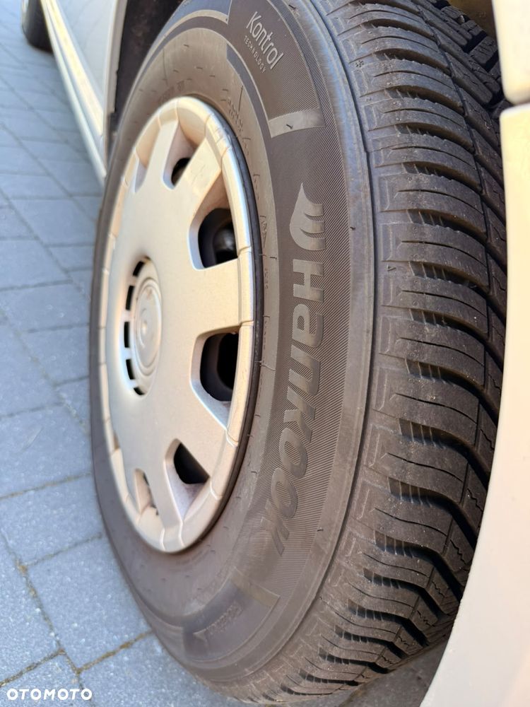 Volkswagen Golf 1.6 - 11