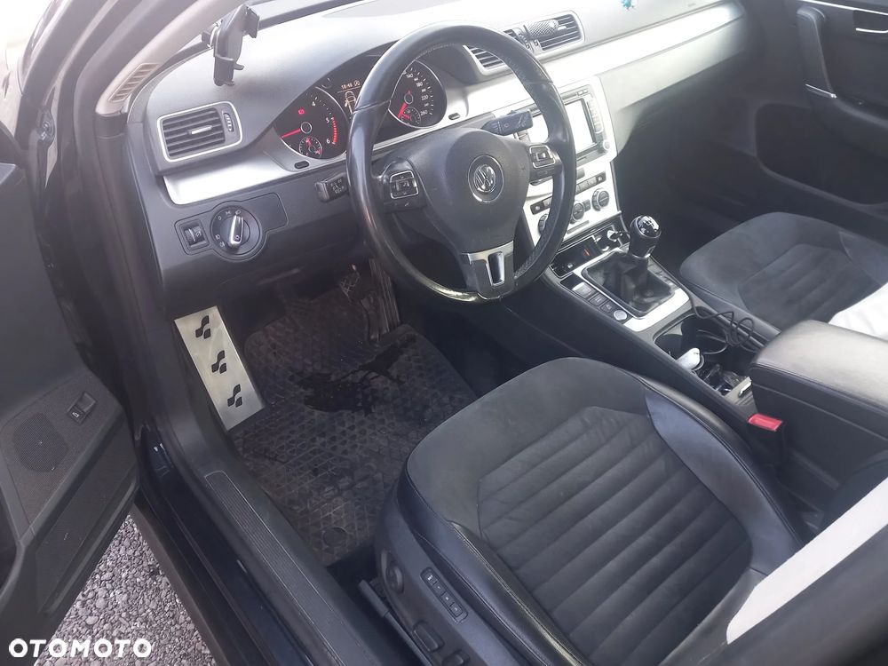 Volkswagen Passat 2.0 TDI Comfortline - 11