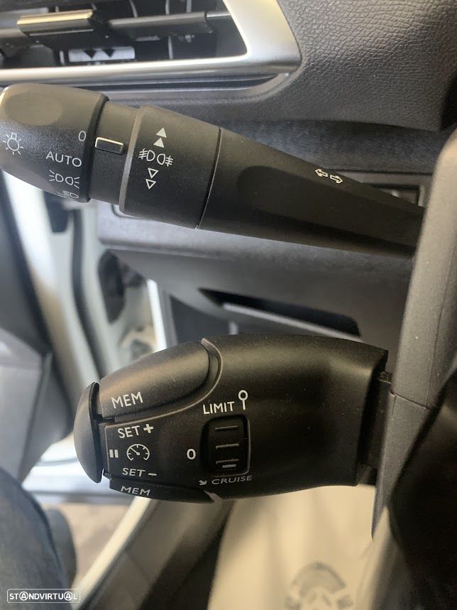 Peugeot 3008 1.2 PureTech Allure Pack — fotografia 10