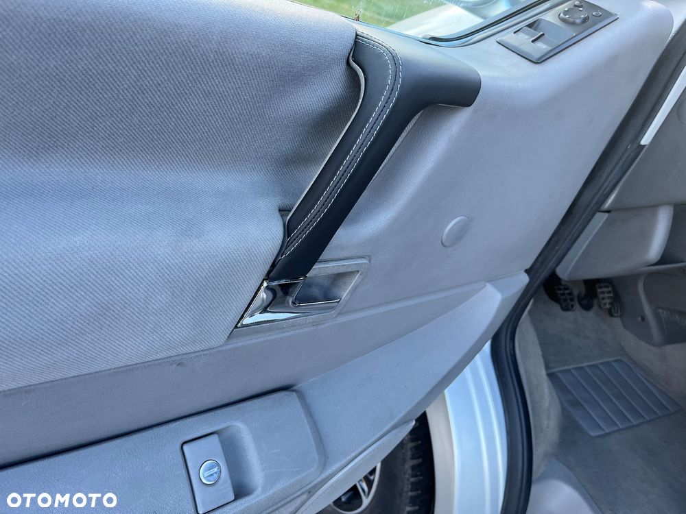 Volkswagen Multivan - 13