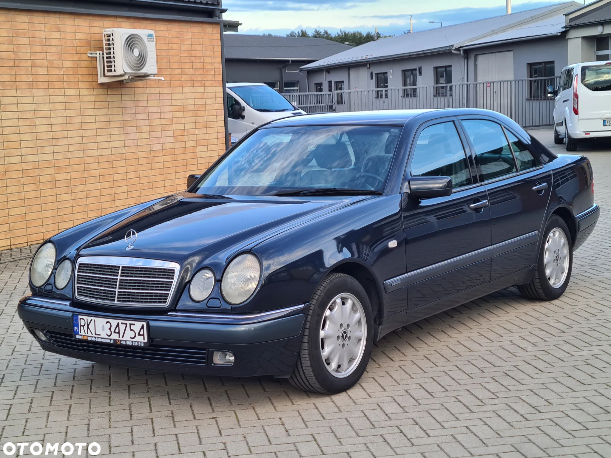Mercedes-Benz Klasa E 320 4 Matic Elegance - 2