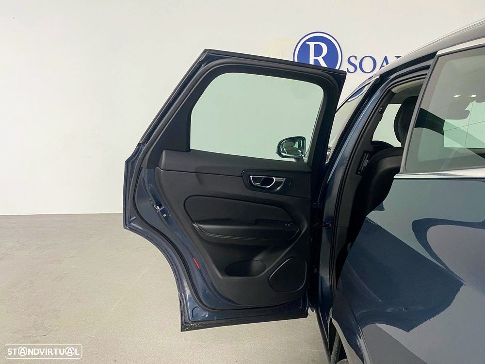 Volvo XC 60 2.0 B4 Momentum Plus Geartronic - 9