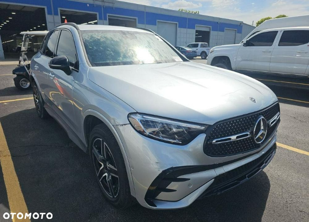 Mercedes-Benz GLC 300 4Matic 9G-TRONIC AMG Line - 3