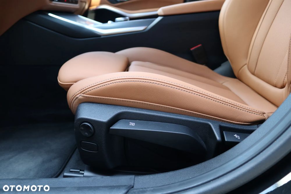 BMW Seria 3 330i xDrive - 16