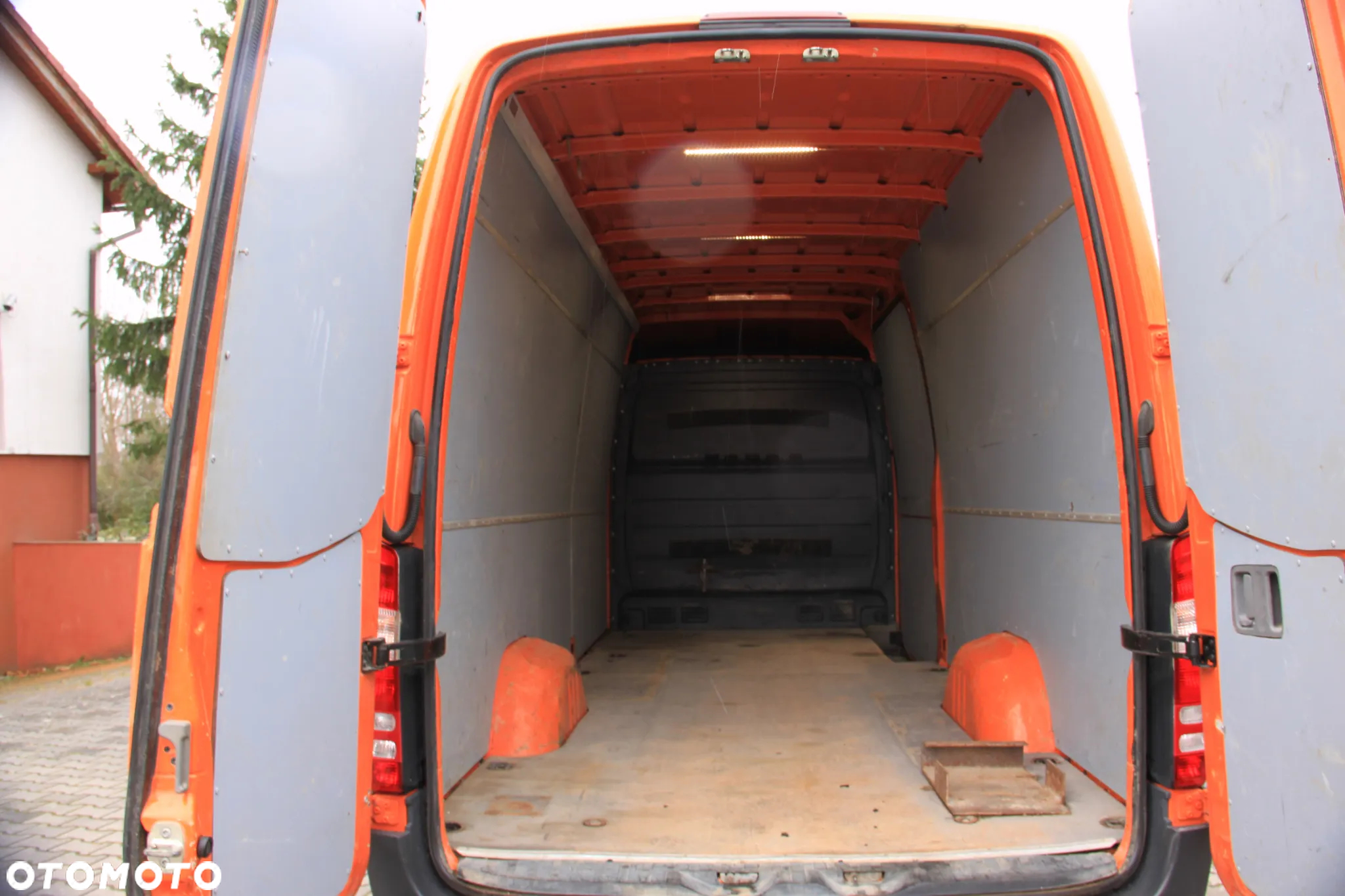 Mercedes-Benz Sprinter - 13