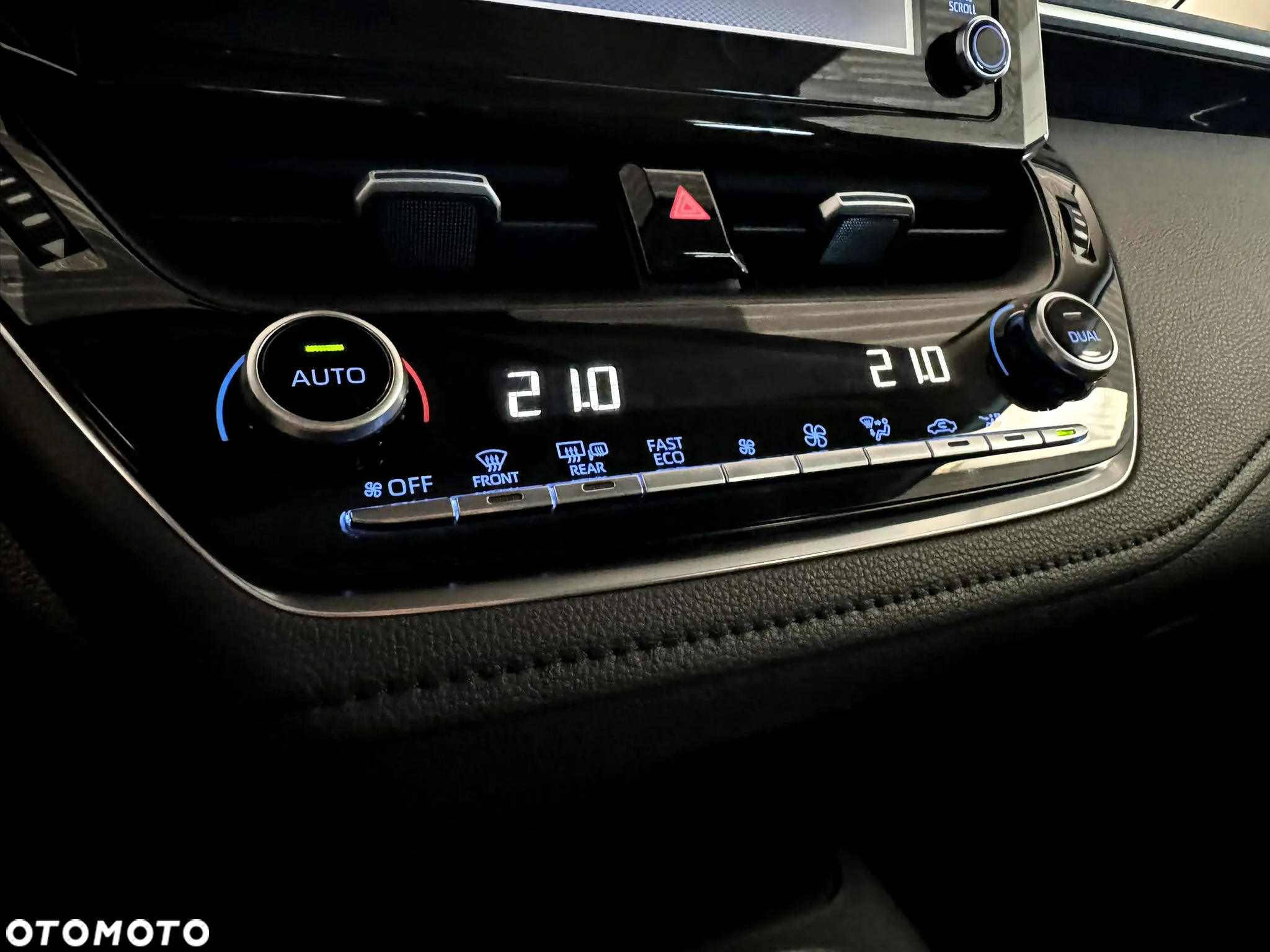 Toyota Corolla 1.8 Hybrid Comfort - 24