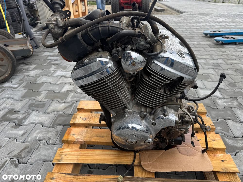 SILNIK KOMPLETNY HONDA VT600 SHADOW PC21E - 1
