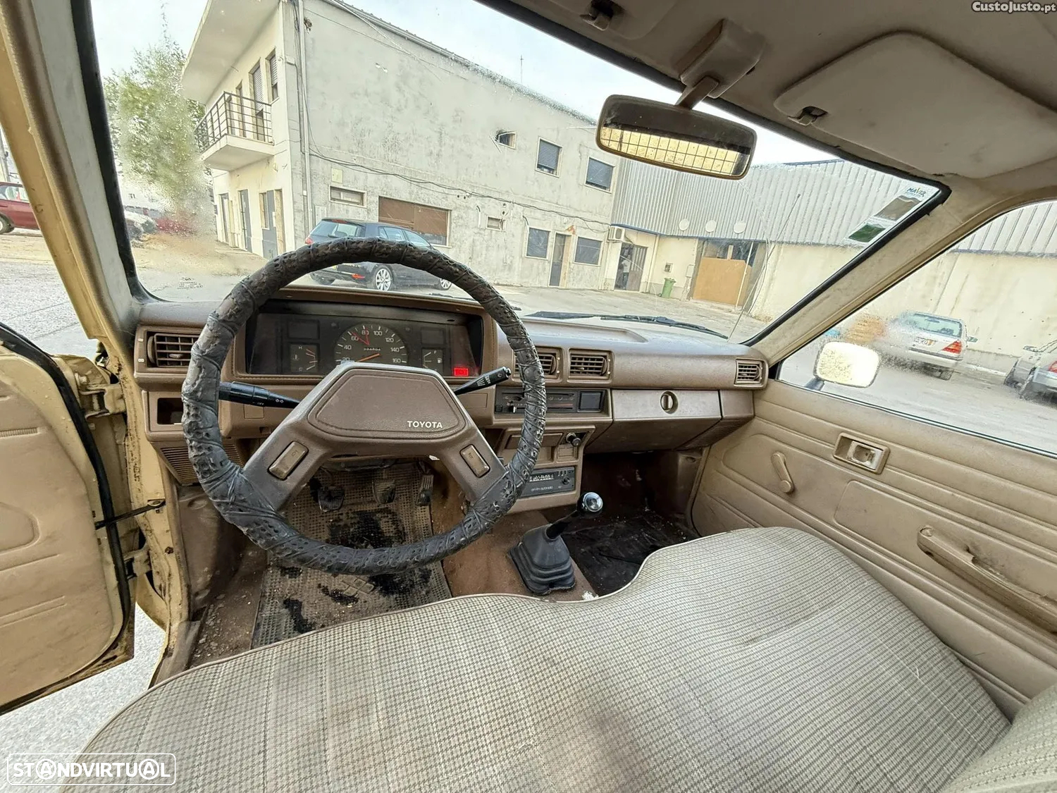 Toyota Hilux 2.4 D - 8