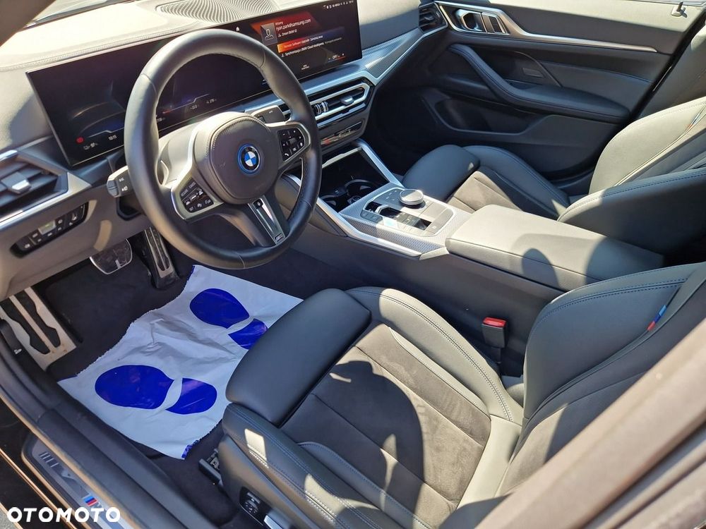 BMW i4 - 12