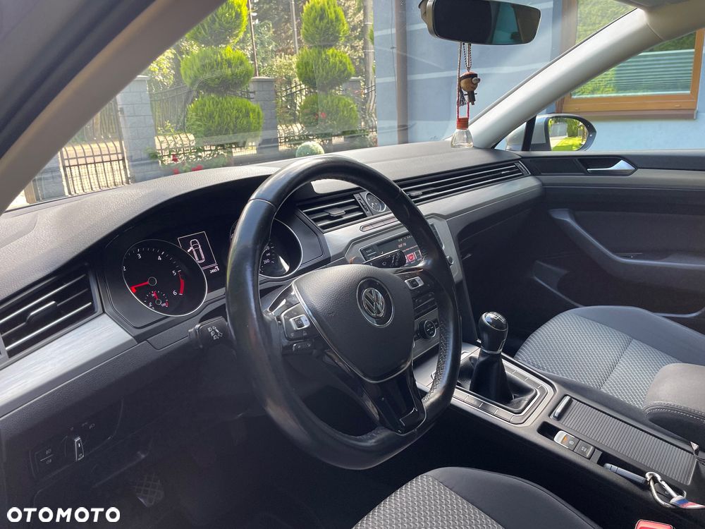 Volkswagen Passat 1.6 TDI BMT Comfortline - 14