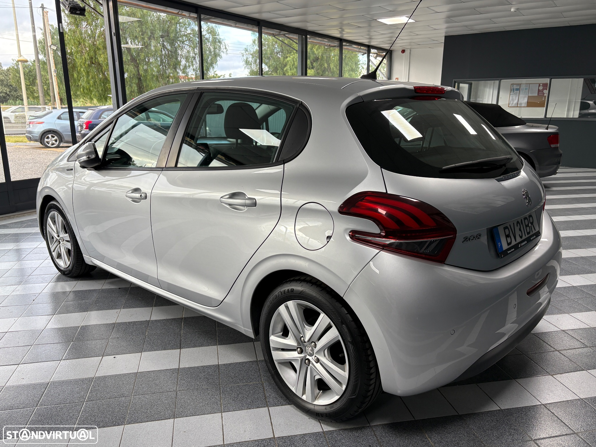 Peugeot 208 1.2 PureTech Signature - 6