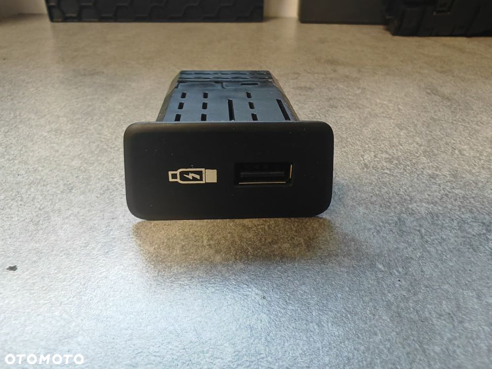 PANEL GNIAZDO MODUŁ USB SCANIA R S NTG NGS 2554704 - 1