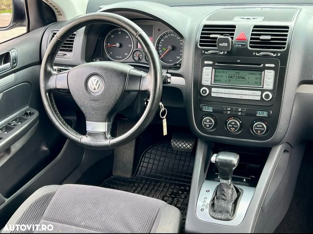 Volkswagen Golf 2.0 TDI Comfortline DSG - 15