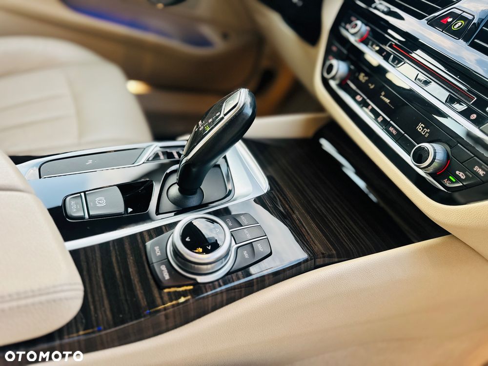 BMW Seria 5 520d Luxury Line sport - 28