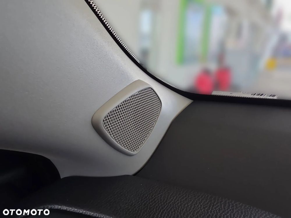 Toyota Yaris Hybrid 1.5 Style - 34
