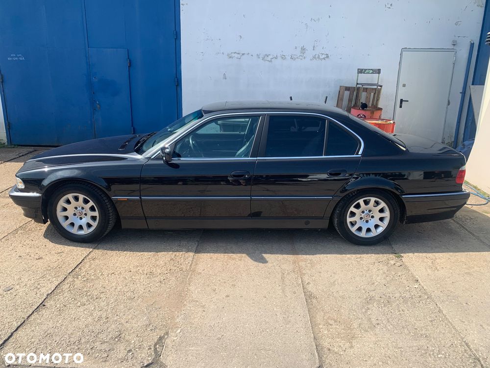 BMW Seria 7 735i - 5