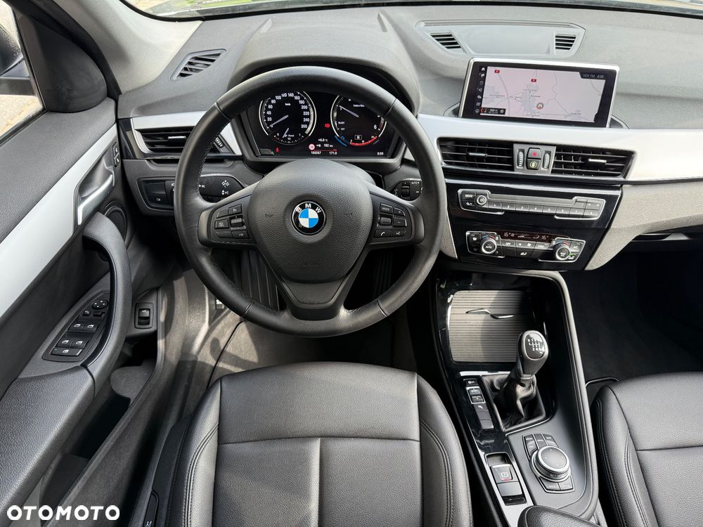 BMW X1 sDrive16d Sport Line - 24