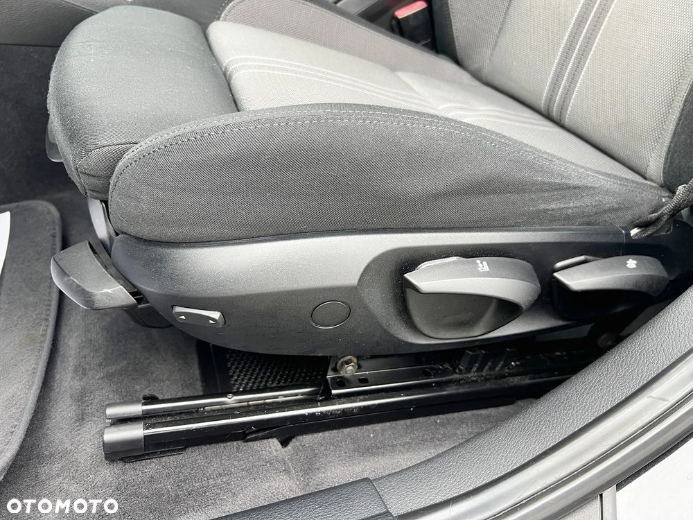 BMW X1 sDrive18d - 23