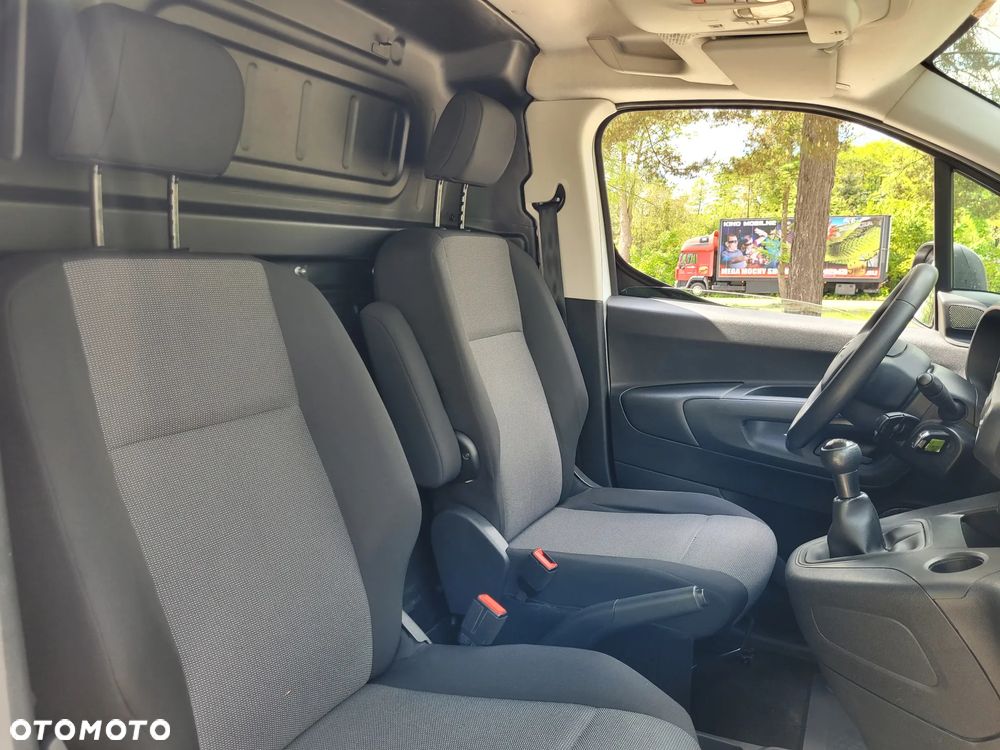 Toyota Proace City ładowność 900 kg L1 - 16