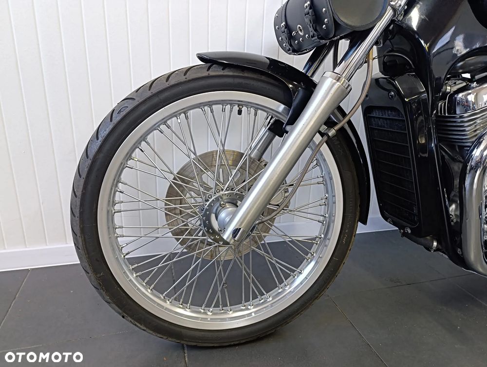 Suzuki Intruder - 10