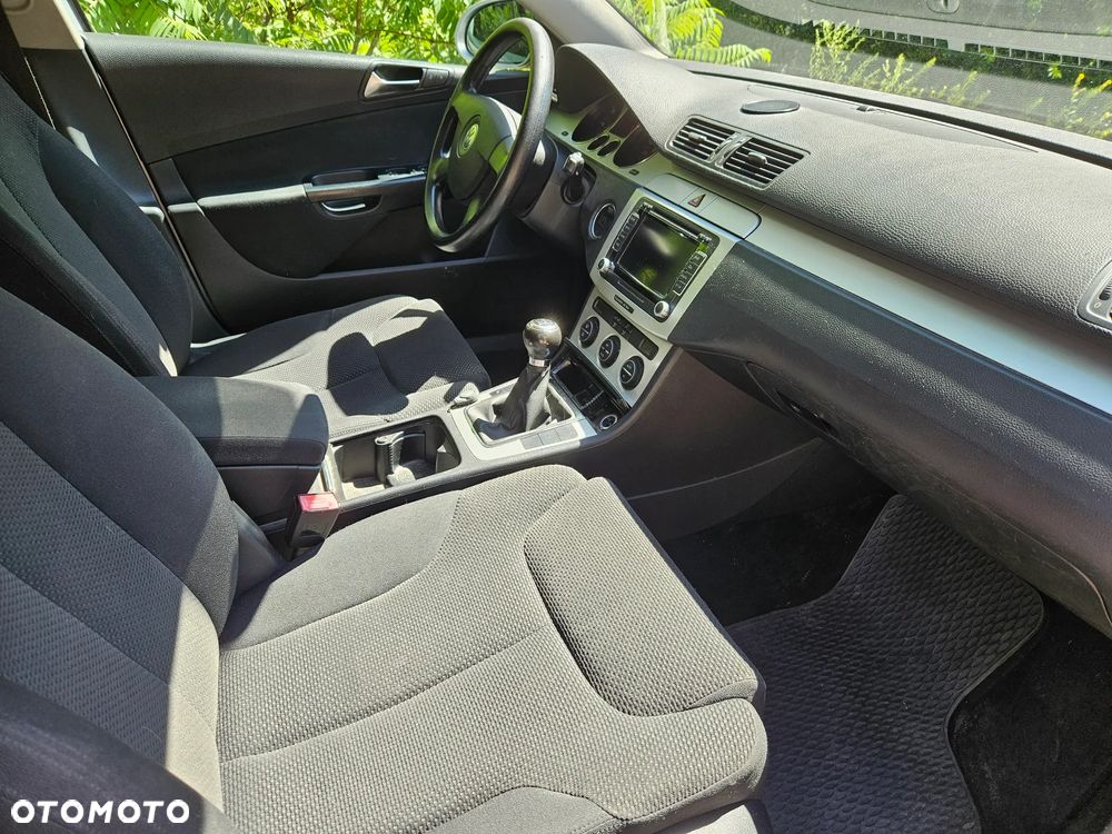 Volkswagen Passat 2.0 TDI DPF Trendline - 16