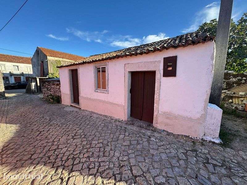 Duas casas, ruínas e jardim – 480 m² no centro de Portugal - Grande imagem: 3/12