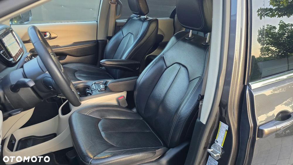 Chrysler Pacifica - 13