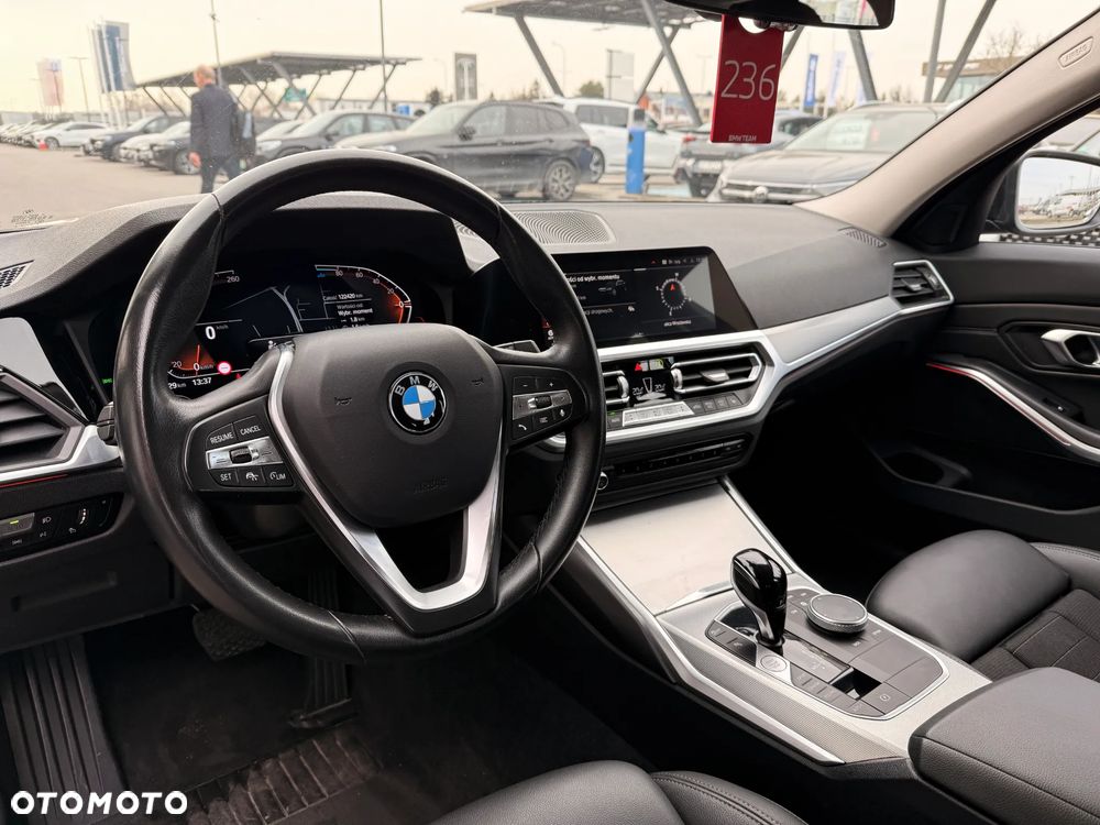 BMW Seria 3 320d xDrive Advantage - 24