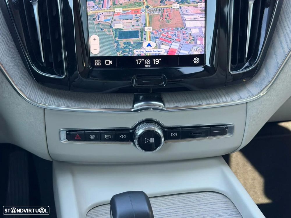 Volvo XC 60 2.0 B4 Plus Bright - 50